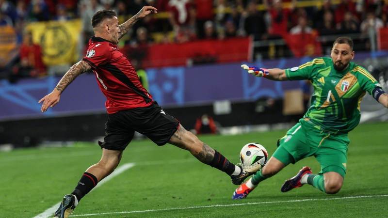 必一运动(B-Sports)官方网站 国际米兰:米兰城的蓝黑一方